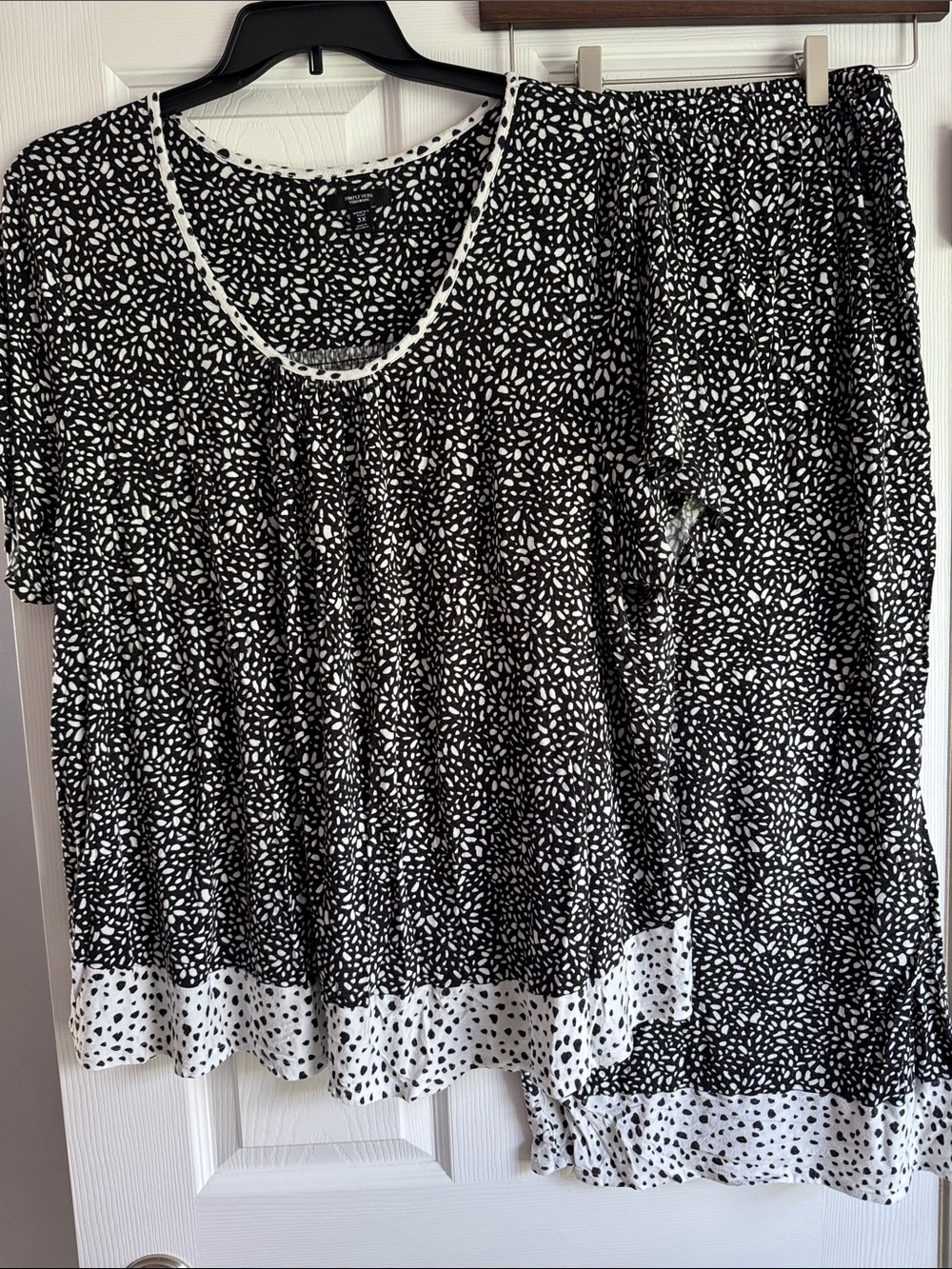 Simply Vera Vera Wang Black & White Printed Tunic Top
